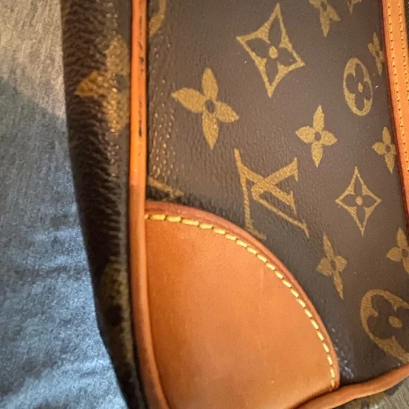 Authentic Vintage Louis Vuitton Monogram Marly Dragonne Clutch – Good Condition - Picture 4 of 15